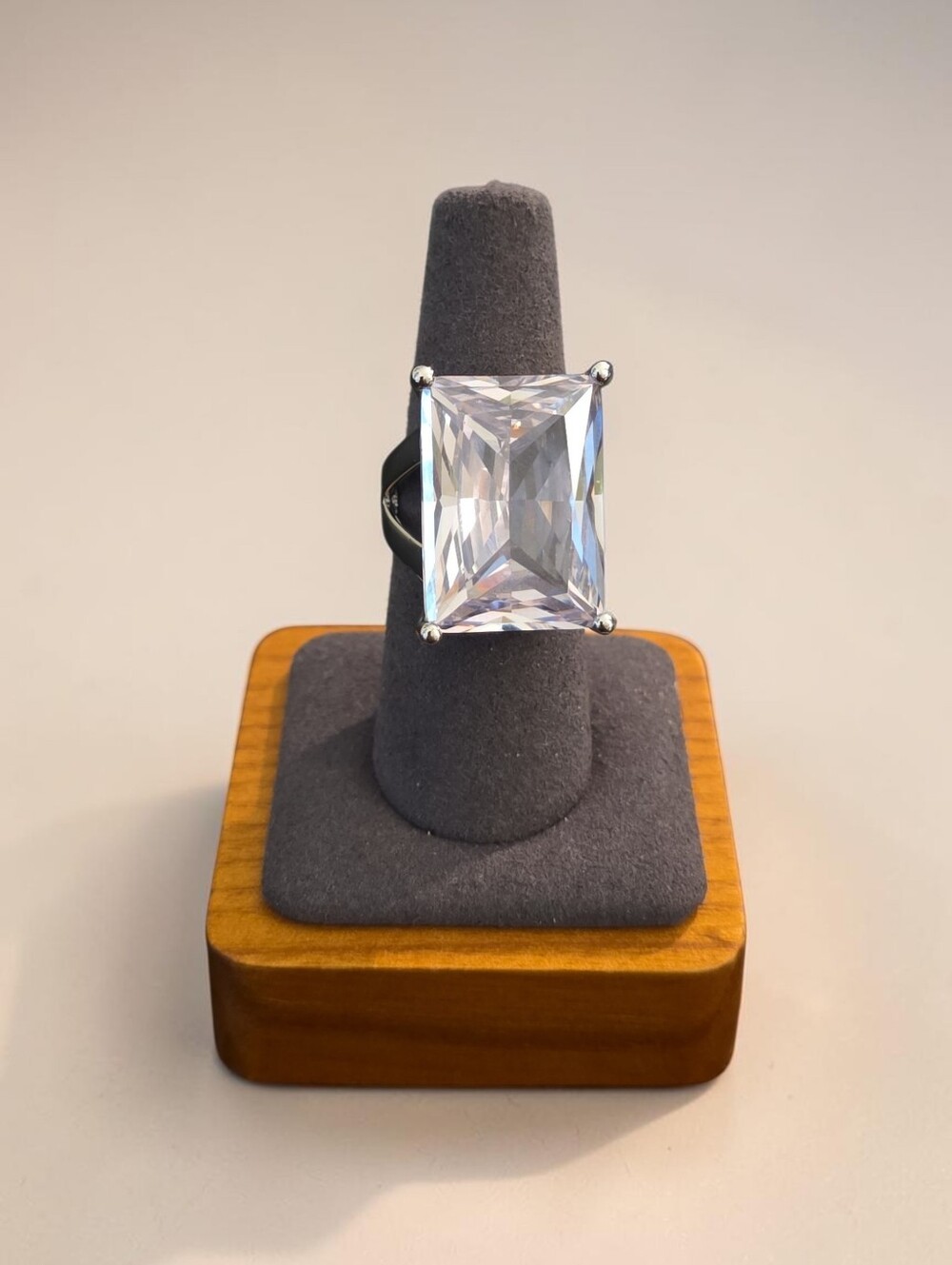 Piper Nwt Cubic Zirconia Brass Emerald-Cut Statement Ring.